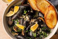 Garlic Butter Mussels in White Wine Sauce — Quick Summer Appetizer