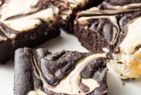 Gooey Keto Cheesecake Brownies — Low-Carb Gluten-Free Recipe