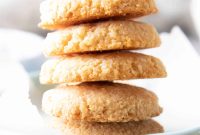 4-Ingredient Crispy Vegan Coconut Cookies