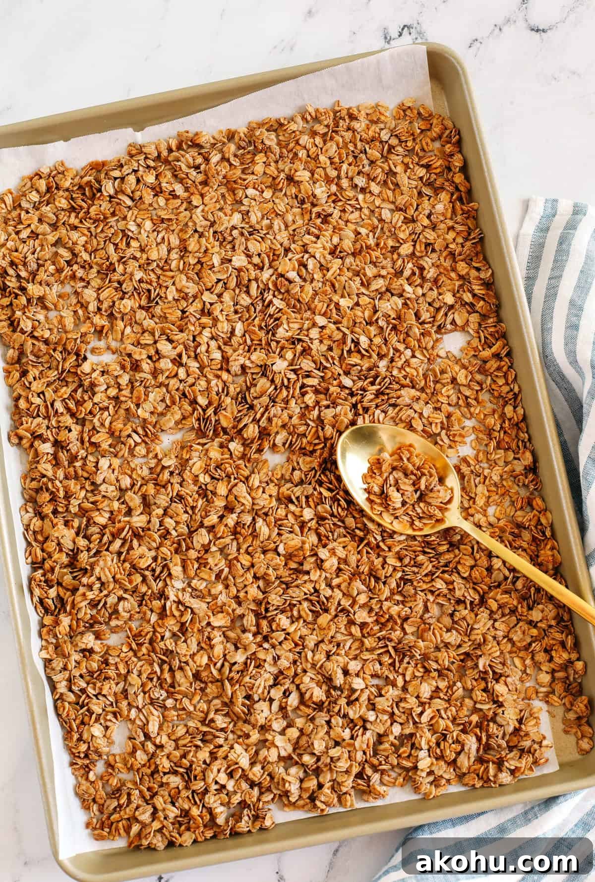 Maple Cinnamon Granola Recipe with Crunchy Oats & Nuts 2 Maple cinnamon granola