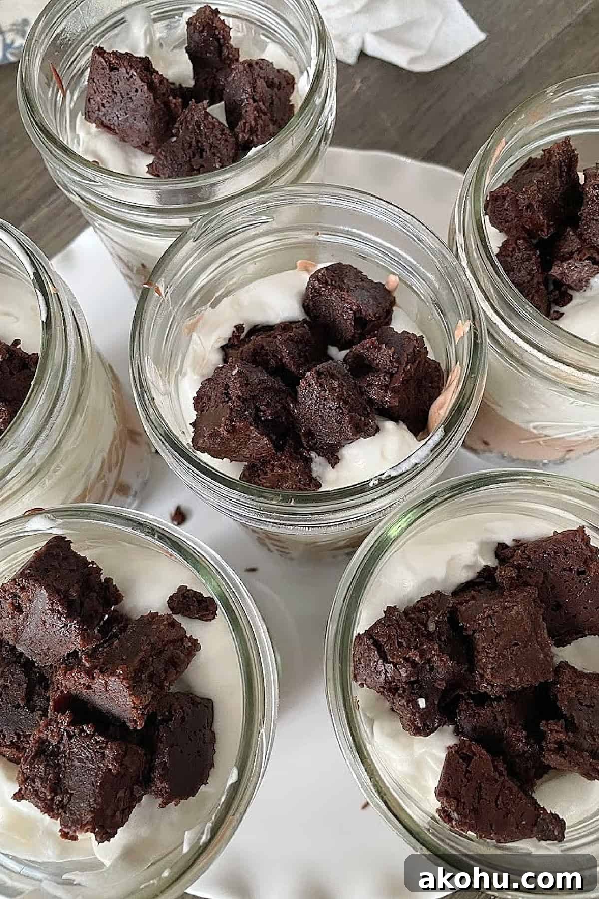 Hershey’s Frosting Brownie Parfaits Recipe for Chocolate Lovers 4 Brownie cubes and chocolate mousse layered into clear cups for brownie parfaits
