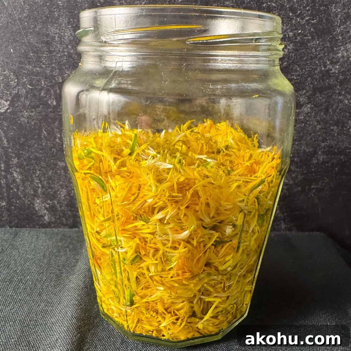Make Dandelion Vinegar at Home: Simple Spring Infusion Recipe 5 dandelion petals