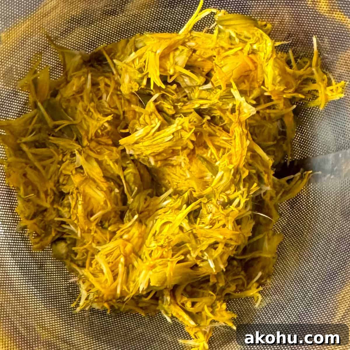 Make Dandelion Vinegar at Home: Simple Spring Infusion Recipe 7 make dandelion vinegar