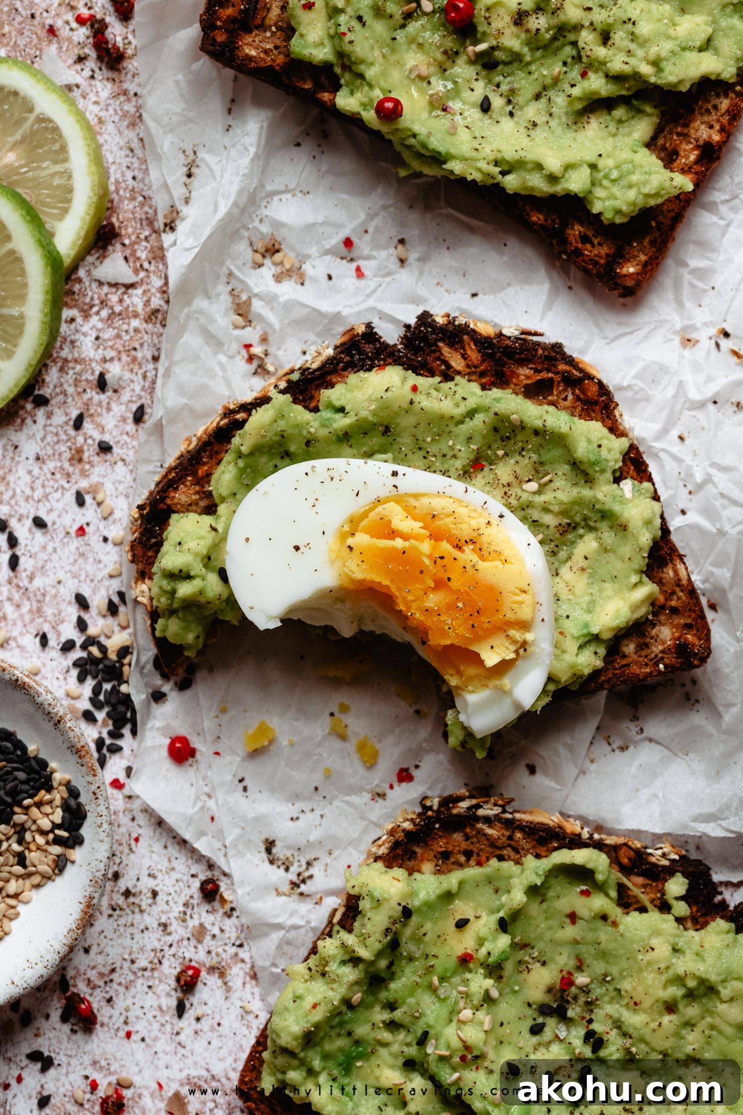Toast con avocado e uovo sodo