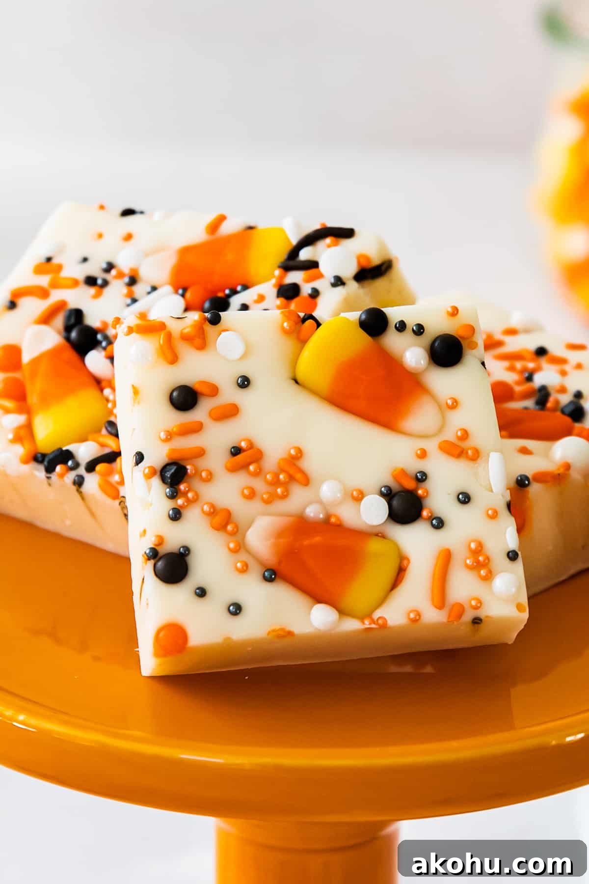 How to Make Adorable Meringue Ghosts for Halloween Treats 15 Halloween Fudge