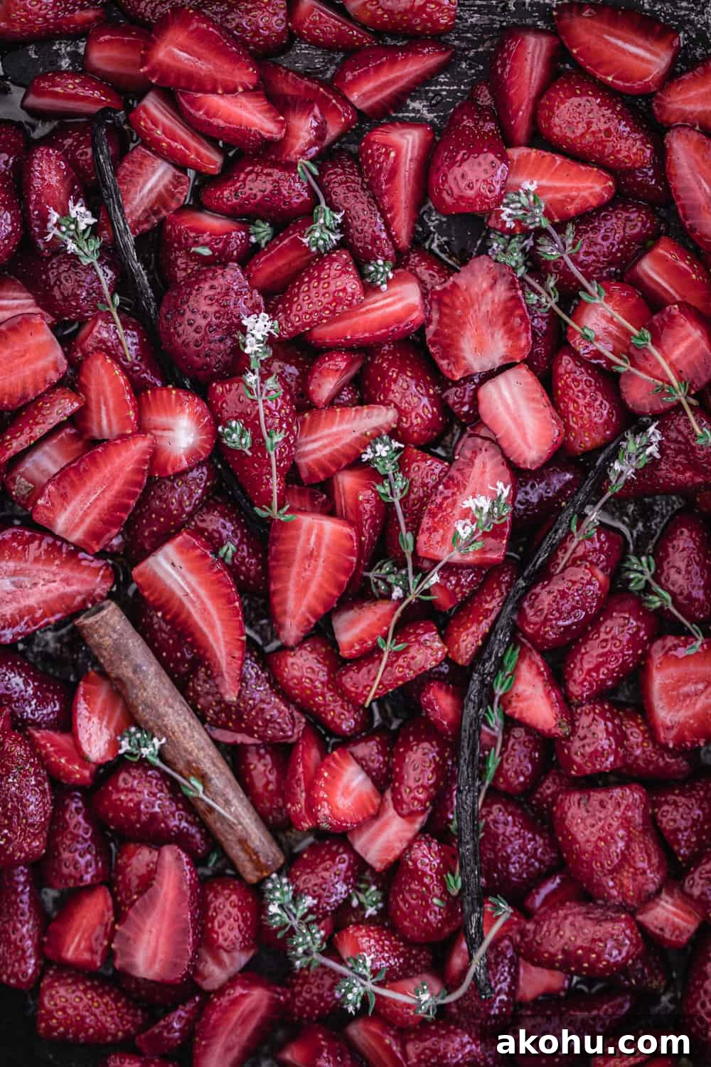 strawberries with vanilla, cinnamon and thyme on a baking; pre-oven