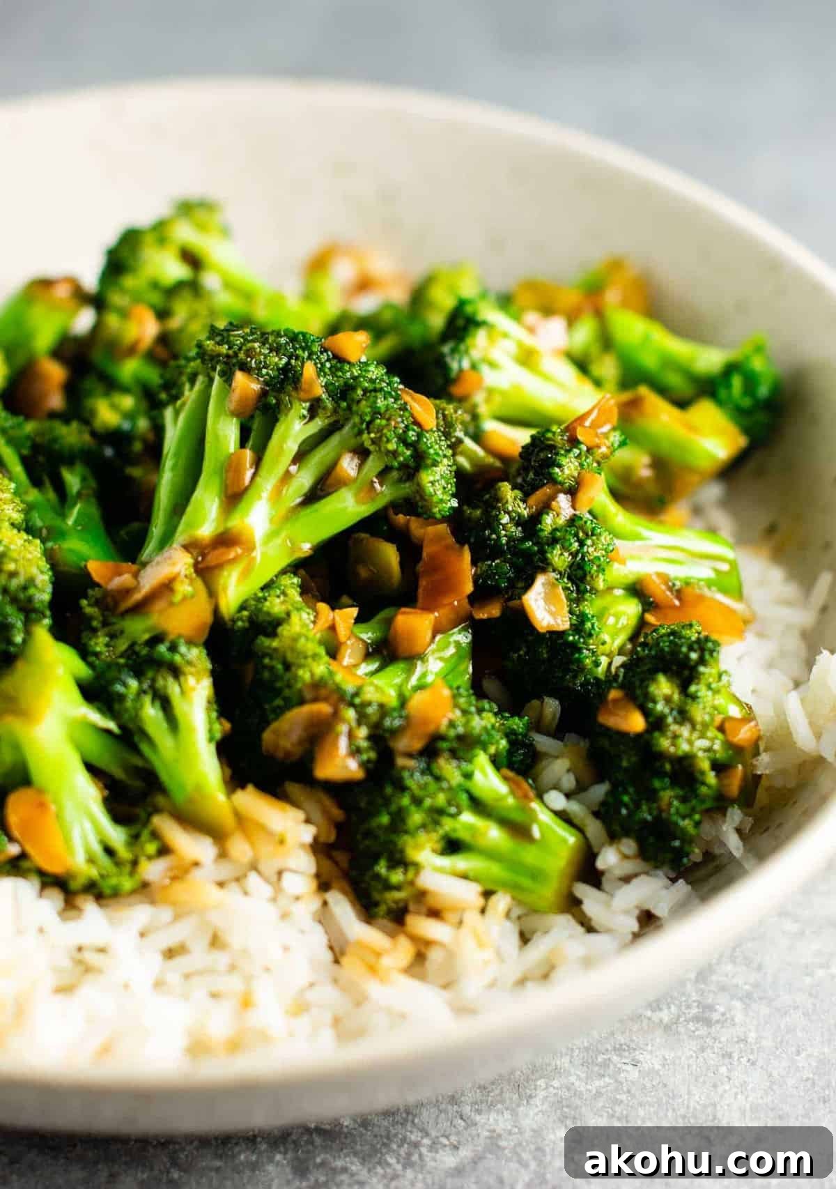 vegan dinner recipes - Chinese broccoli with garlic sauce recipe – this is so easy to make and the stir fry sauce is only 3 ingredients! Tastes just like takeout. #broccoliwithgarlicsauce #stirfry #stirfrysauce #broccolistirfry #vegan #vegetarian #sidedish #chinese