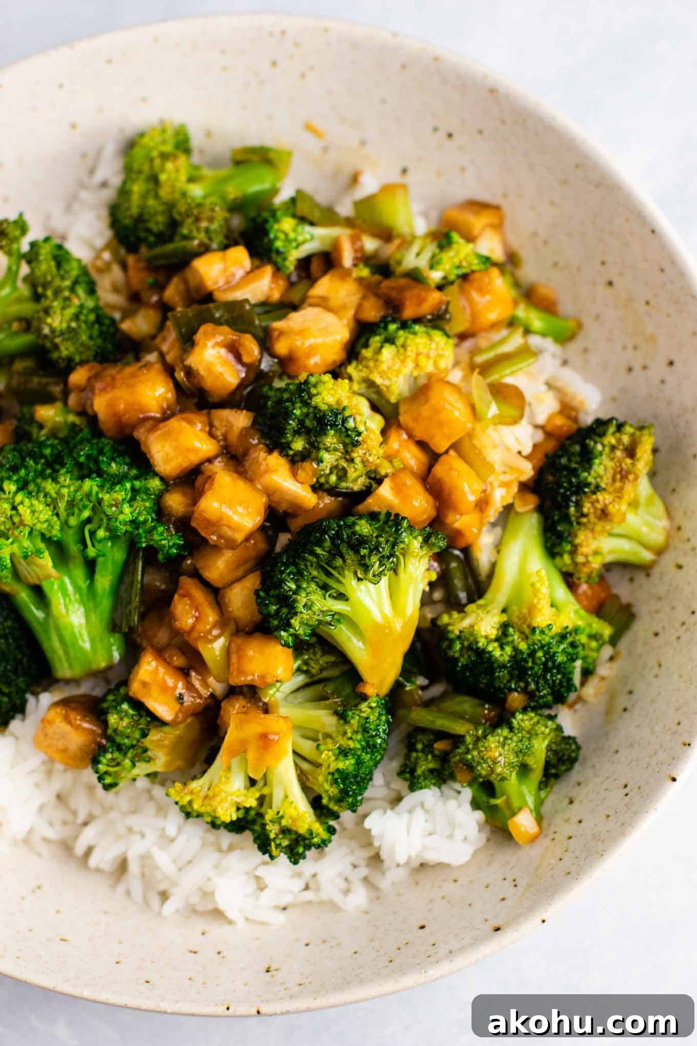 Broccoil tofu stir fry – so easy and tastes amazing! #broccoli #tofu #stirfry #stirfrysauce #vegan #dinner #dinnerrecipe #stirfryrecipe #tofubroccoli #garlictofu