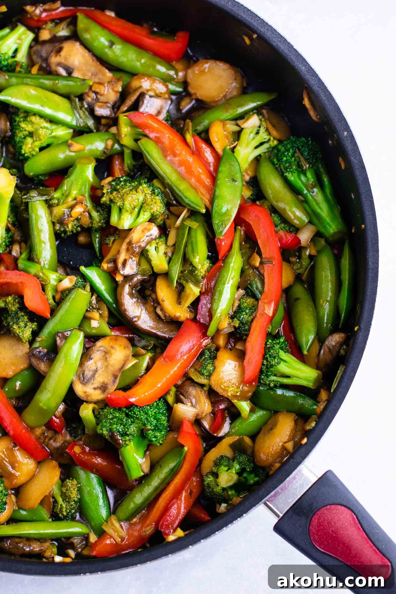 Stir fry vegetables recipe – with homemade stir fry sauce. This is amazing and has so much flavor! #stirfryvegetables #stirfry #stirfryrecipe #stirfrysauce #vegetarian #vegan #glutenfree #dinner #dinnerrecipe