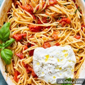 Serving dish with pasta and burrata from the top