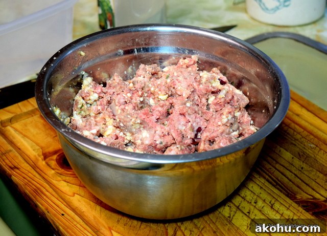 Mix up the ground lamb
